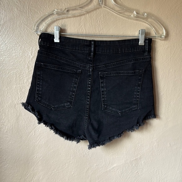 Zara Black Denim Frayed Hem Shorts - Picture 2 of 3
